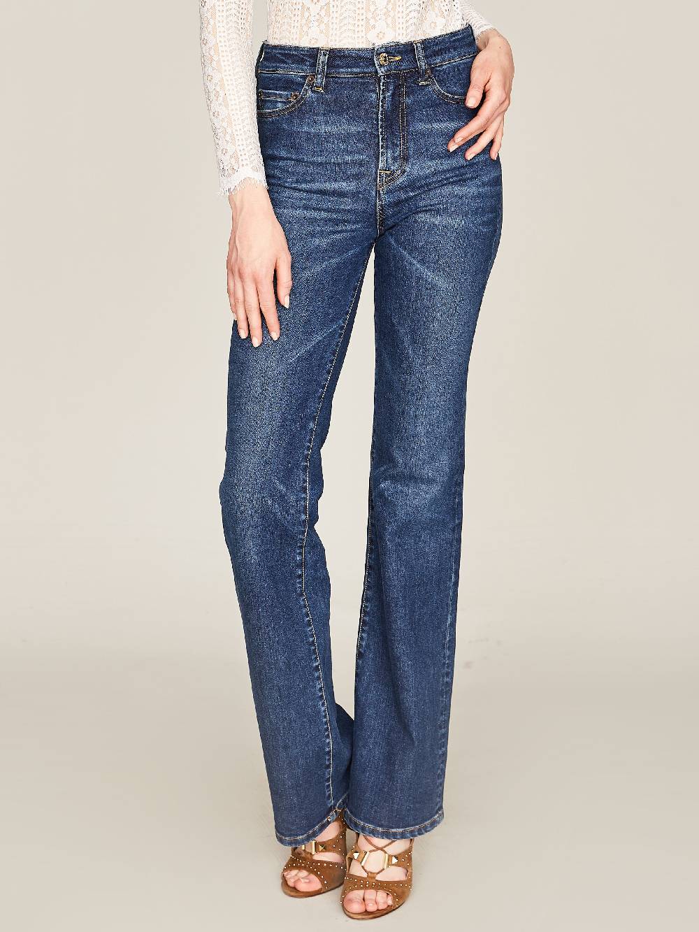 Limberry Stahlblaue Highwaist-Jeans im Flair-Schnitt - LESLIE