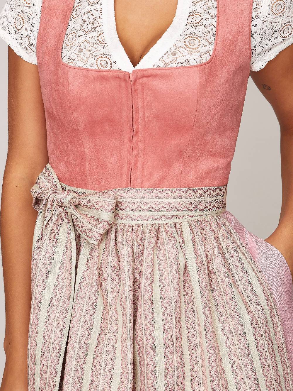 Limberry Weiße Dirndlbluse Mit Blumen-Kreis-Spitze - KRISTINA