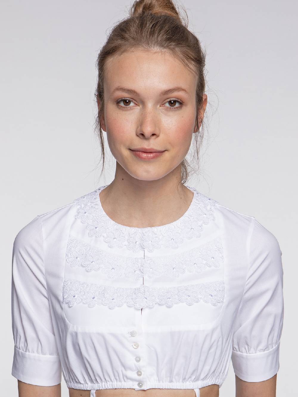 Limberry Weiße Dirndlbluse mit floraler Spitzenapplikation - ALVA