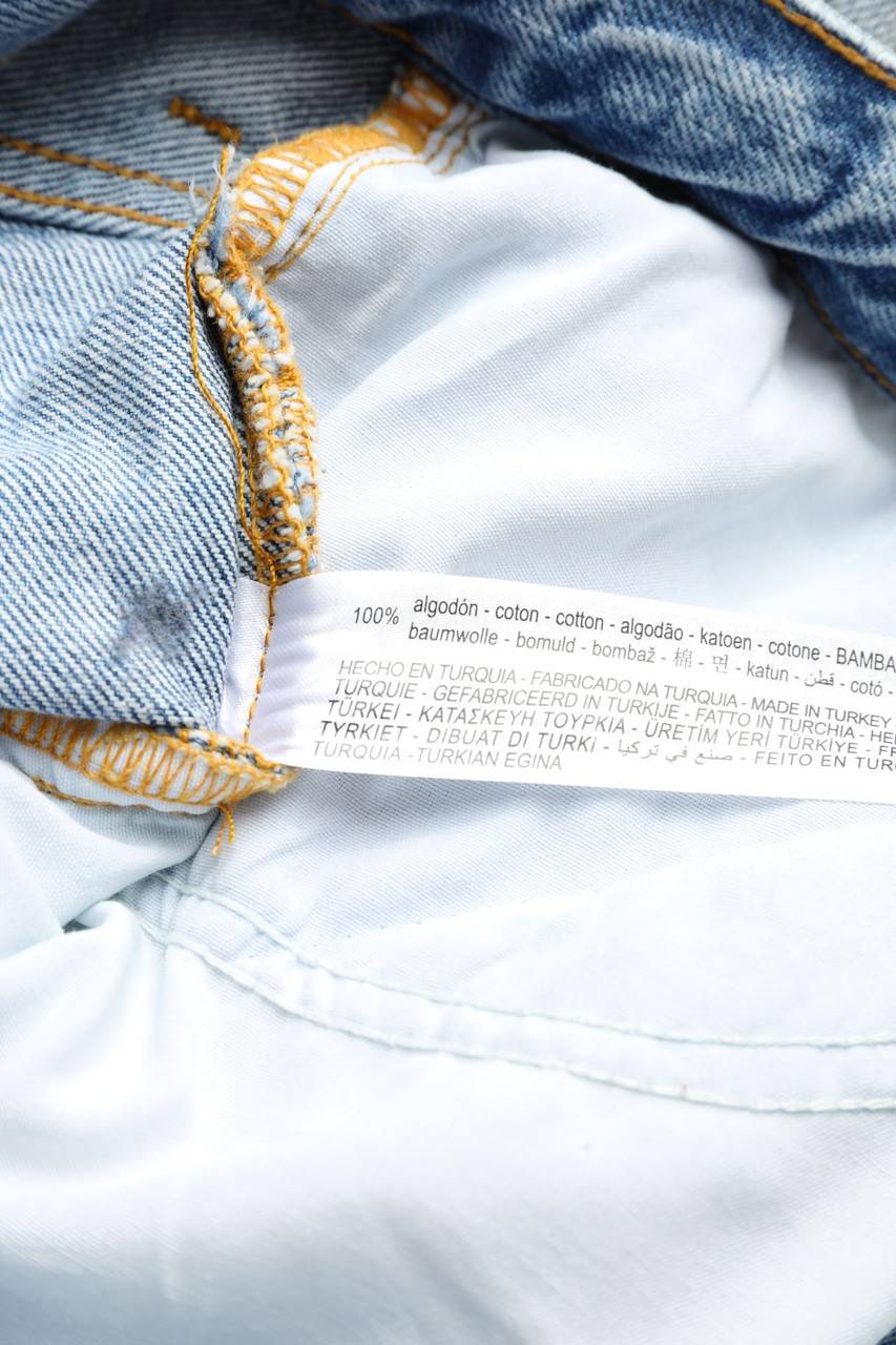 Carou Bershka Destroyed Straight Cut Jeans Mit Logo-Patch