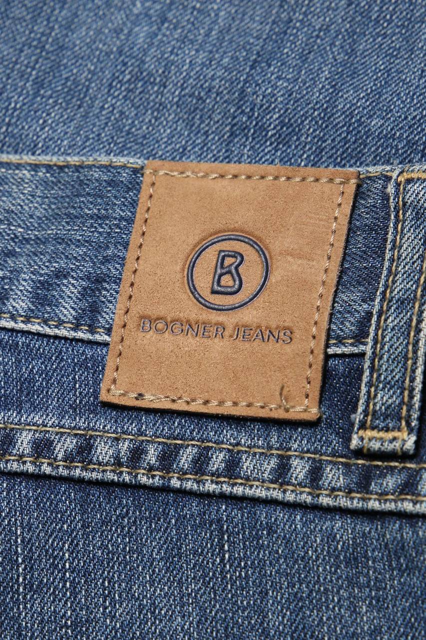 Carou BOGNER JEANS Used Look Straight Cut Jeans Mit Logo-Patch