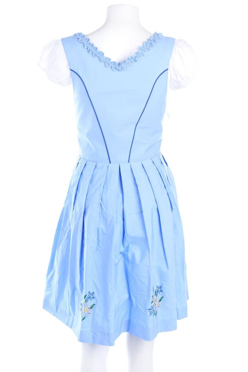 Carou A Gwand Vom Sepp Dirndl Mit Stickereien
