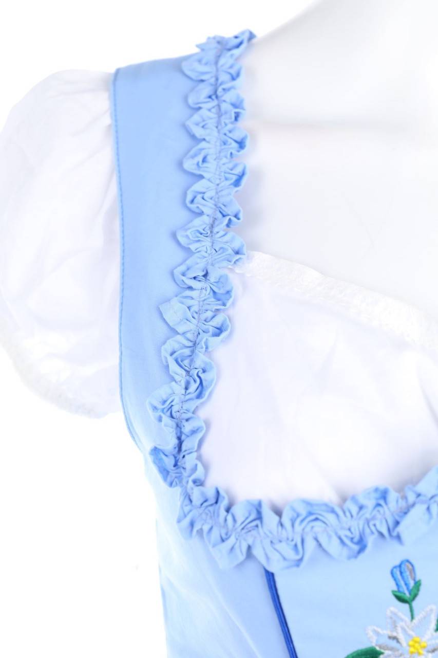 Carou A Gwand Vom Sepp Dirndl Mit Stickereien