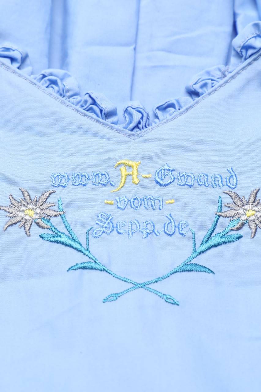 Carou A Gwand Vom Sepp Dirndl Mit Stickereien