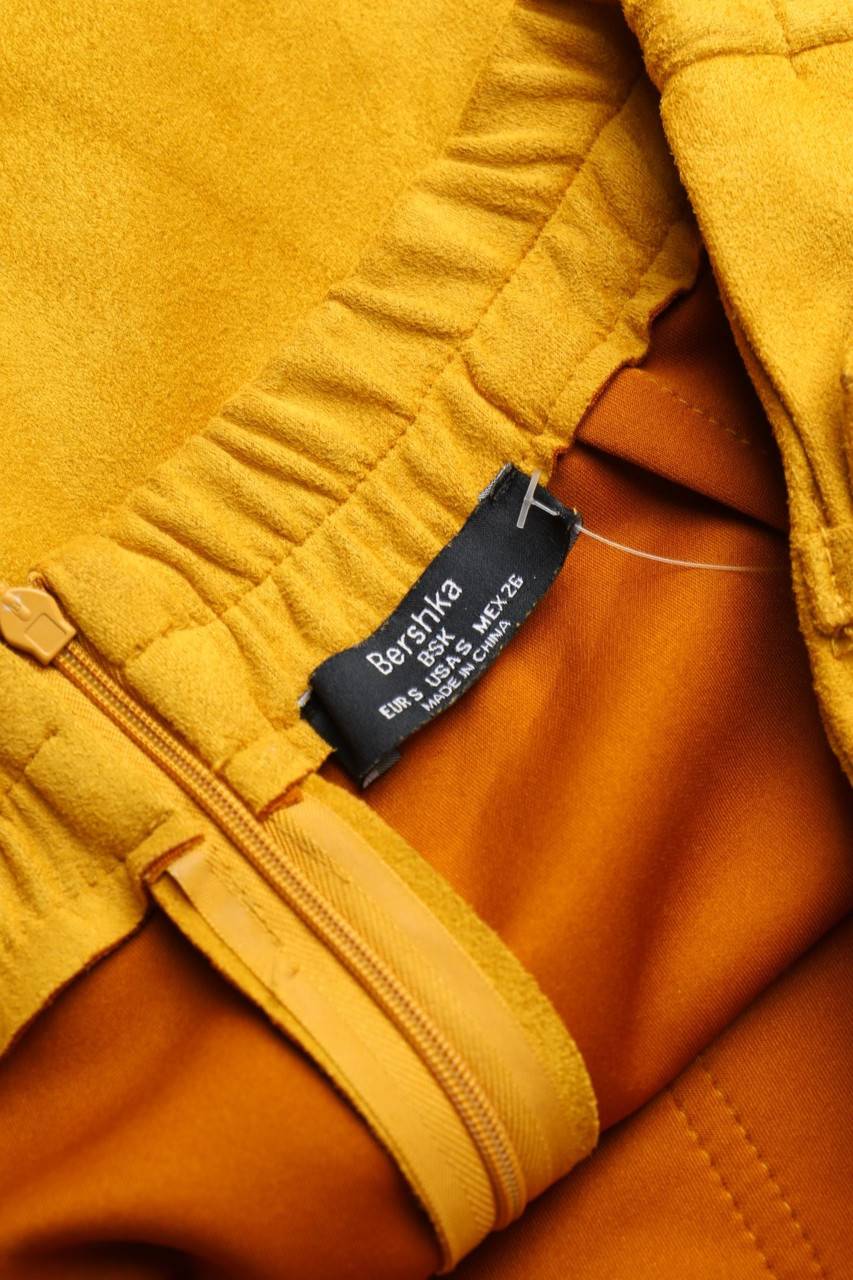 Carou Bershka Faux Leather-Mini-Rock Mit Gürtel