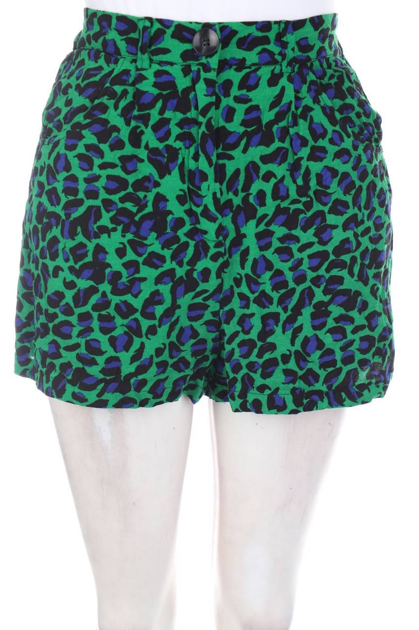 Carou Bershka Shorts mit Animal-Print