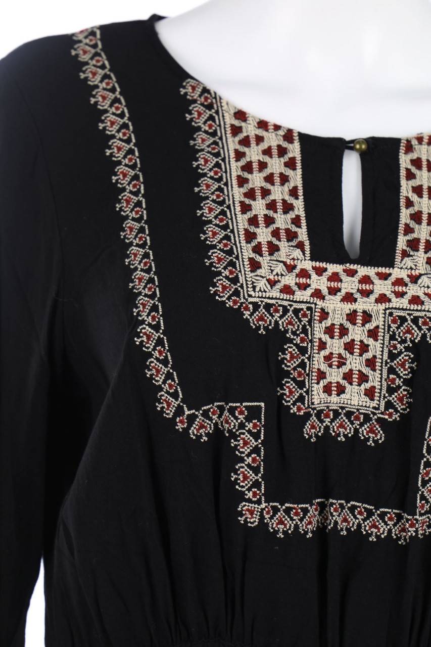 Carou FOREVER 21 Kleid Mit Stickereien