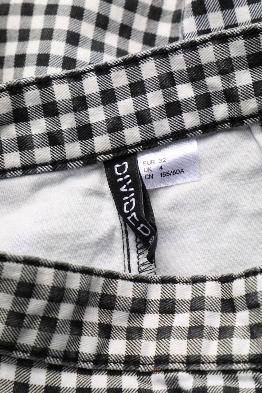 Carou H&M DIVIDED Karo-Minirock Mit Knöpfen