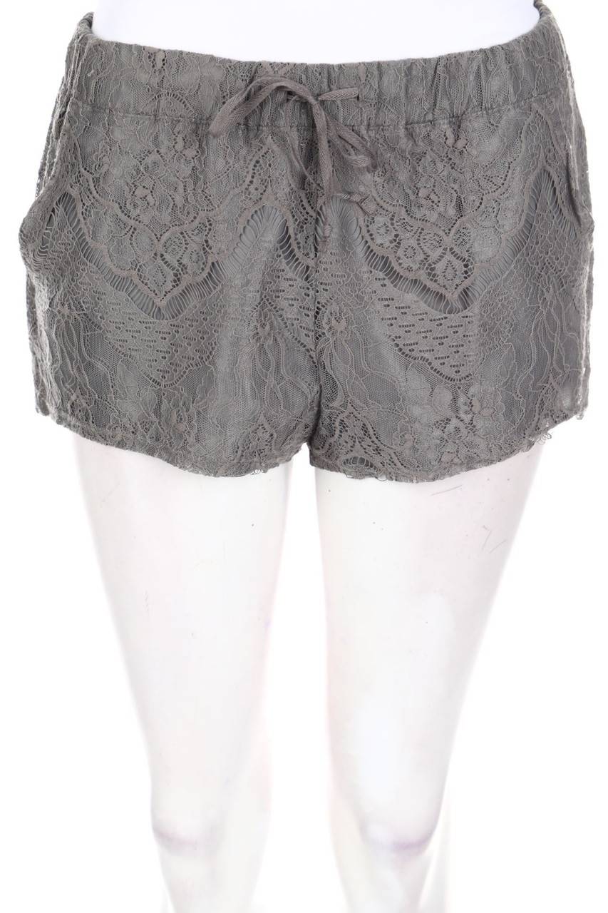 Carou H&M DIVIDED Shorts aus Spitze