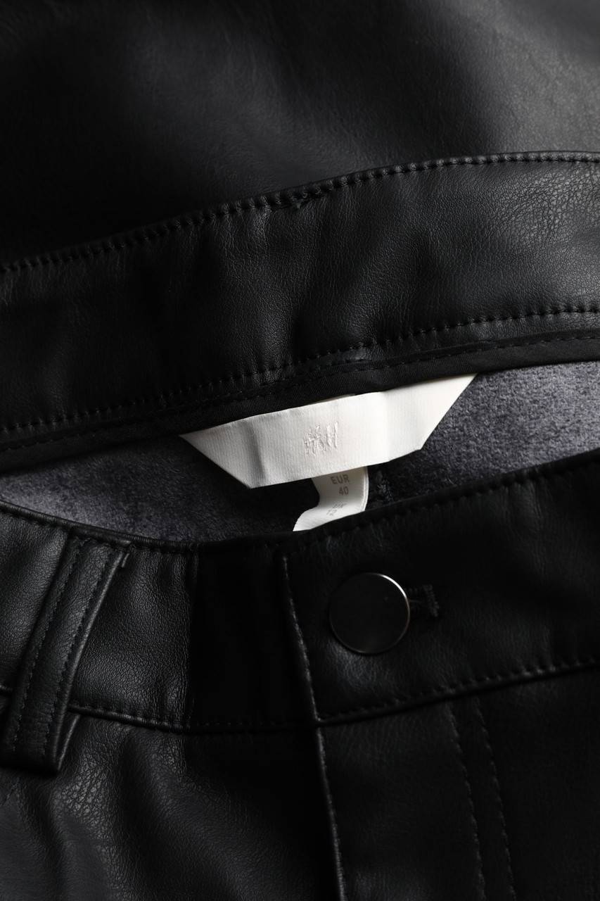Carou H&M High Waist-Kunstleder-Hose