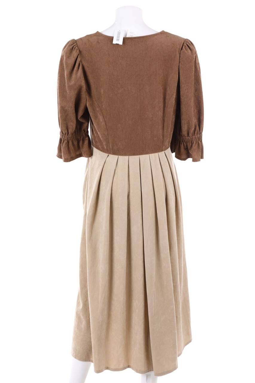 Carou Ohne Label Samt-Dirndl Mit Stickereien
