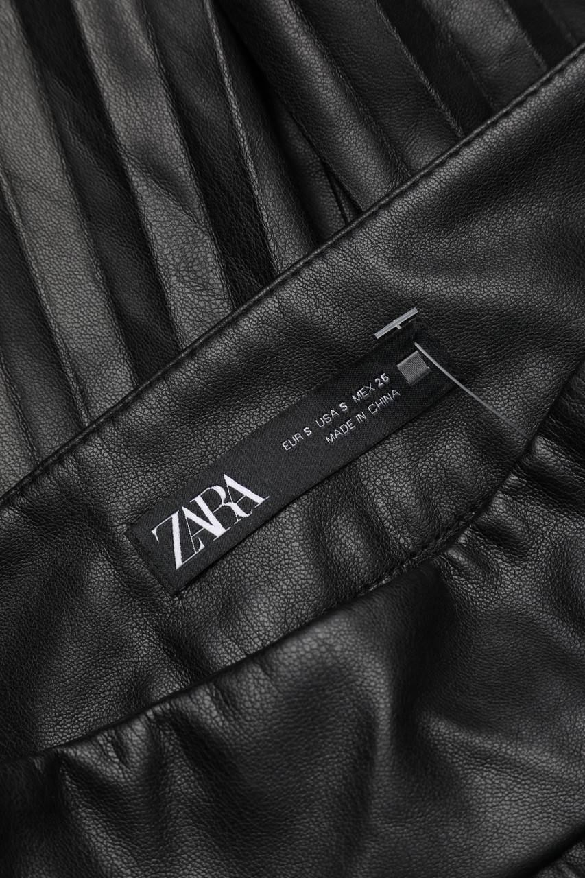 Carou ZARA Falten-Faux Leather-Rock Mit Knöpfen