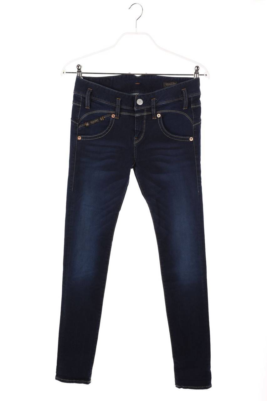 Carou Herrlicher Distressed Skinny-Jeans mit Logo-Badge