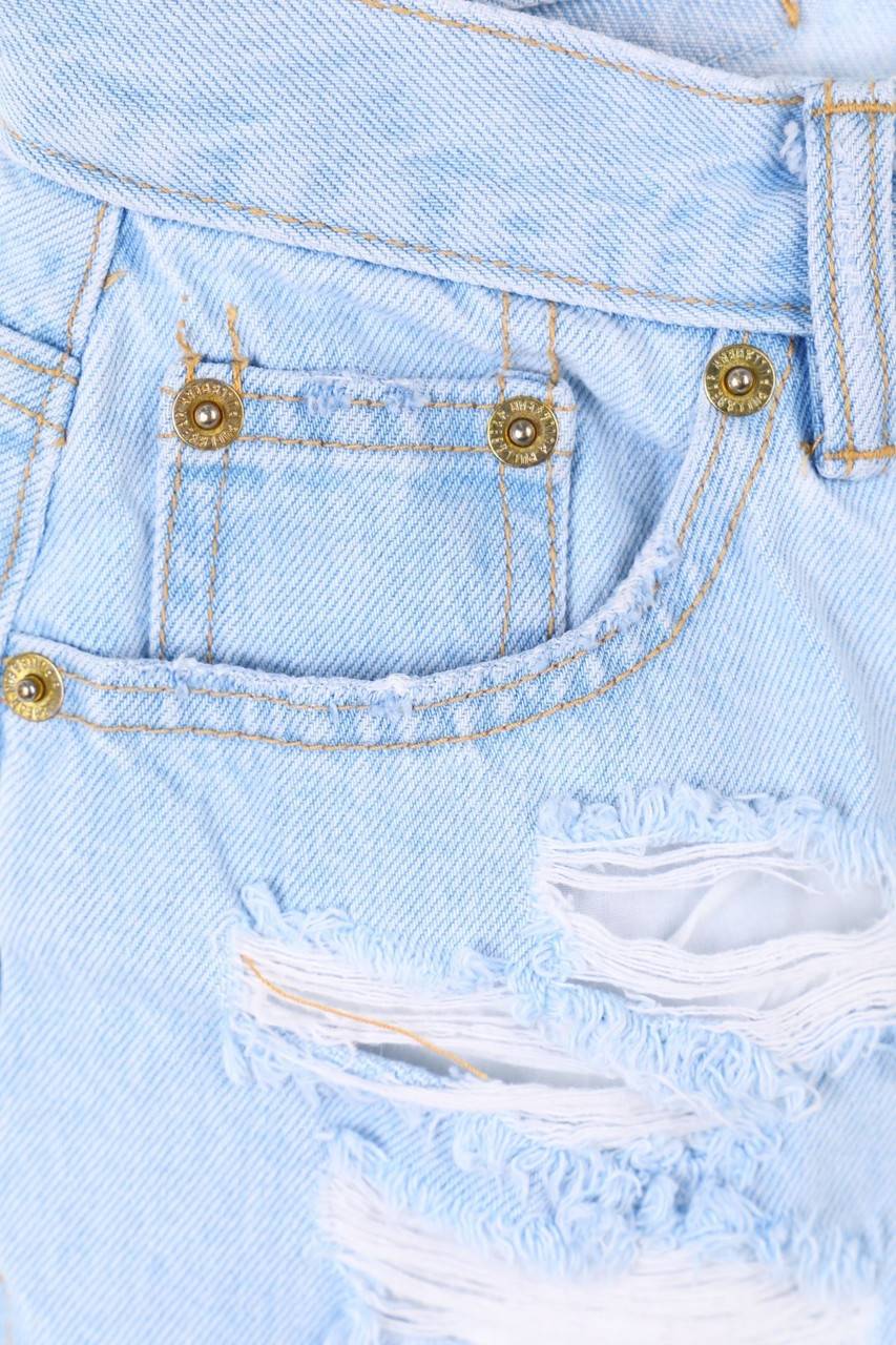 Carou PULL&BEAR Destroyed Jeans-Shorts Mit Logo-Patch