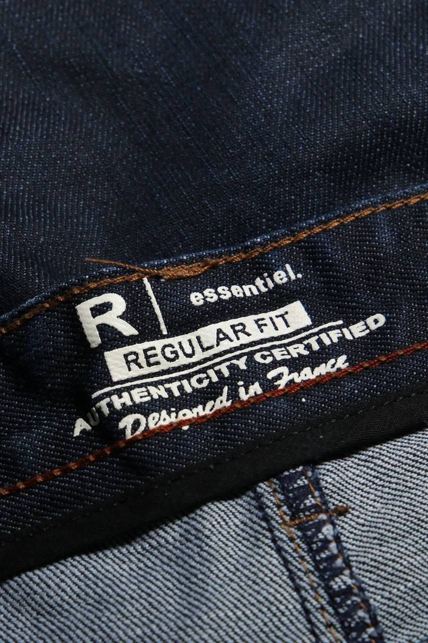 Carou R Essentiel. Straight Cut Jeans Mit Logo-Patch