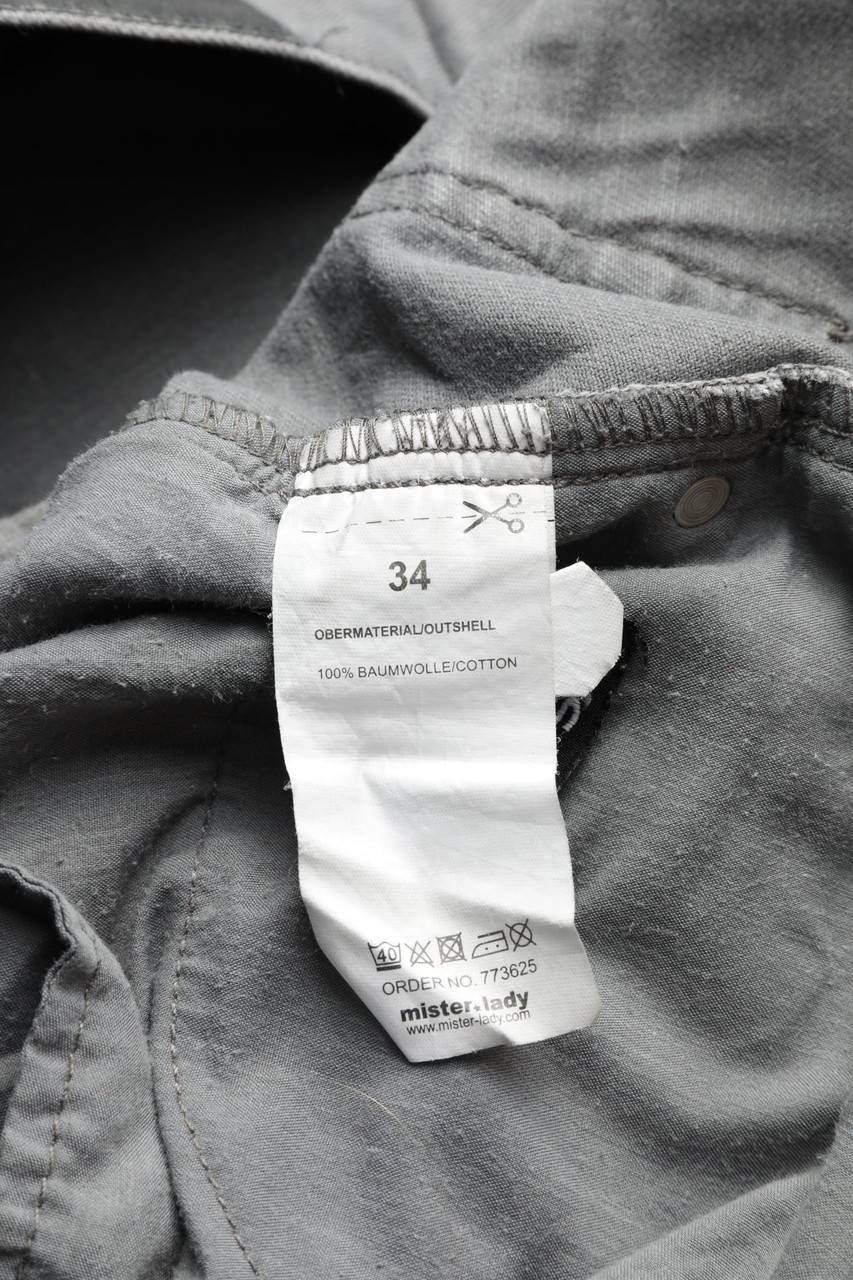 Carou SAVVY Distressed Jeans-Shorts Mit Logo-Knöpfen