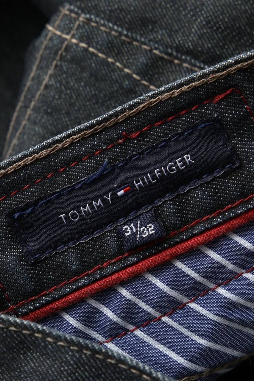 Carou TOMMY HILFIGER Dark Denim Straight Cut Jeans Mit Logo-Patch