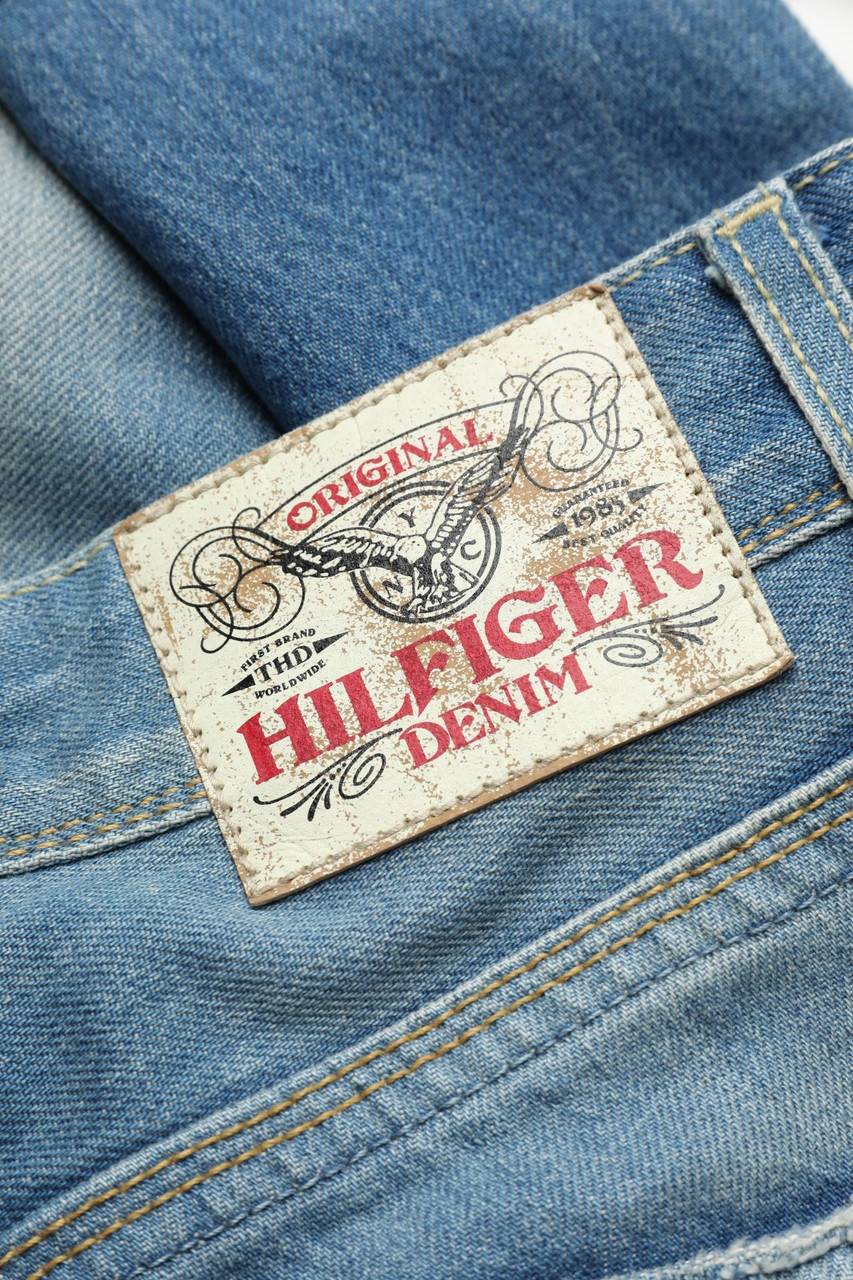 Carou TOMMY HILFIGER Distressed Straight Cut Jeans Mit Logo-Stickerei