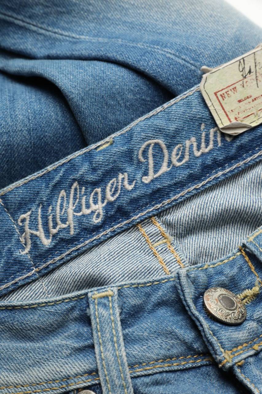 Carou TOMMY HILFIGER Distressed Straight Cut Jeans Mit Logo-Stickerei