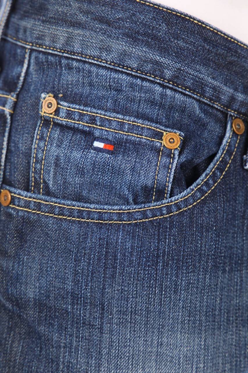 Carou TOMMY HILFIGER Used Look Straight Cut Jeans Mit Logo-Patch