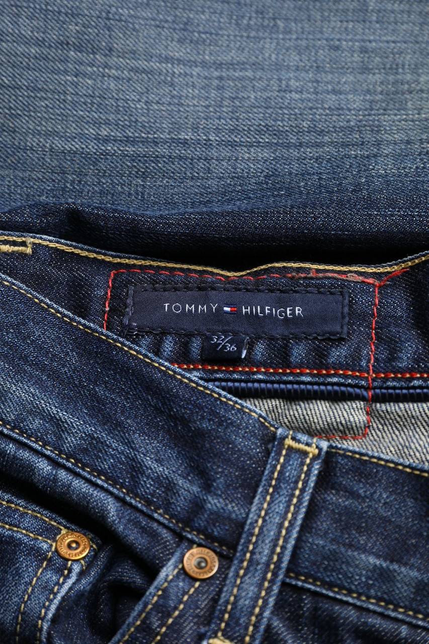 Carou TOMMY HILFIGER Used Look Straight Cut Jeans Mit Logo-Patch
