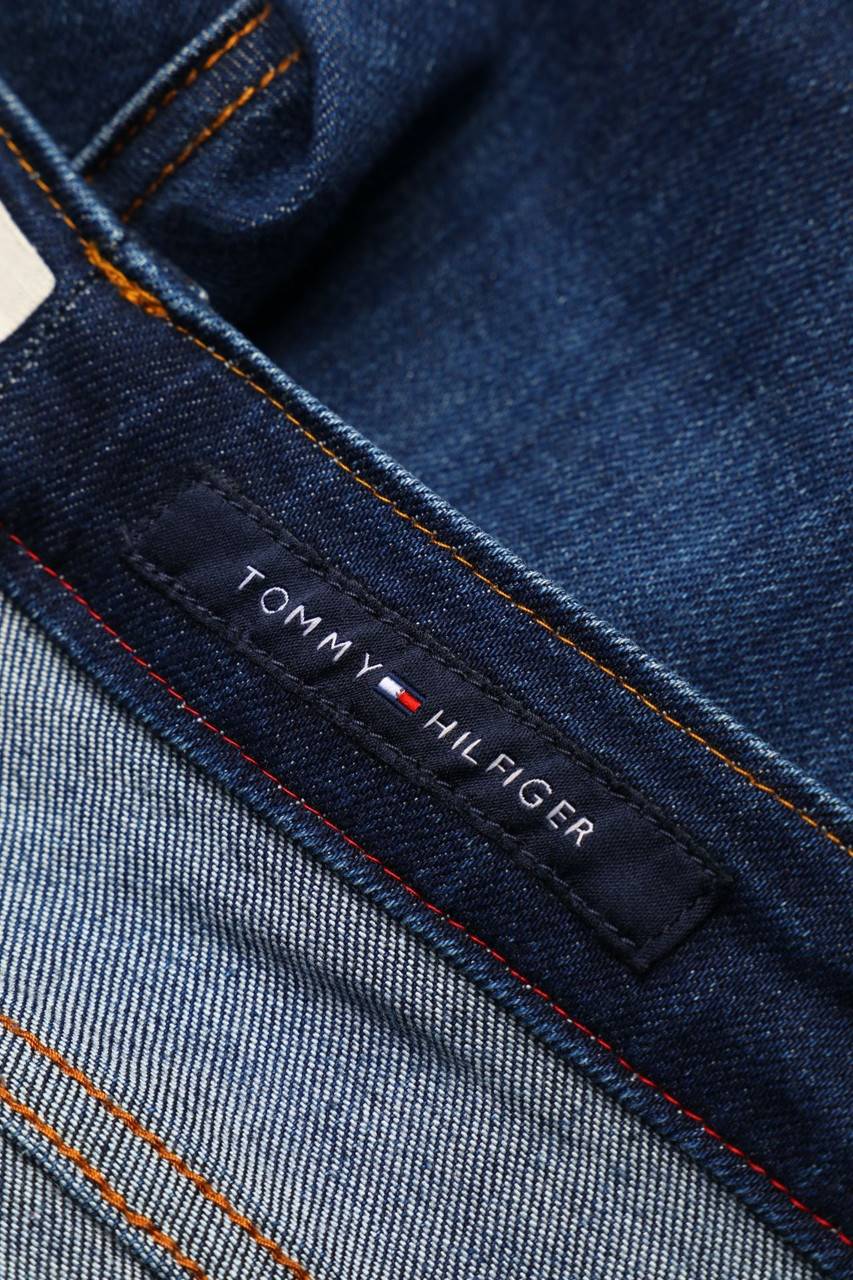 Carou TOMMY HILFIGER Used Look Straight Cut Jeans Mit Logo-Patch