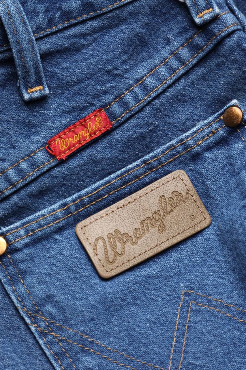 Carou WRANGLER Raw Denim Straight Cut Jeans Mit Logo-Patch