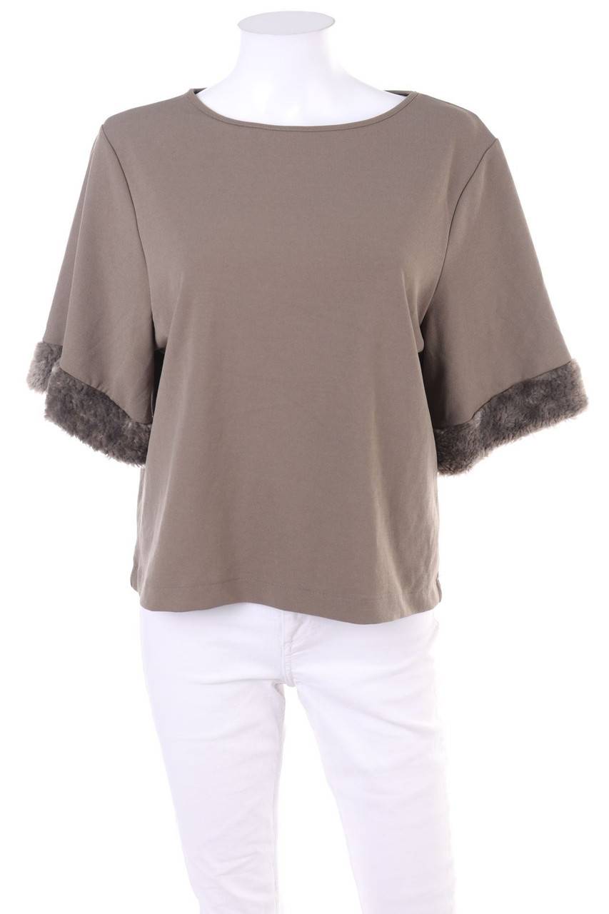 Carou ZARA W&B Oversize-Kurzarm-Shirt mit Fake Fur-Besatz