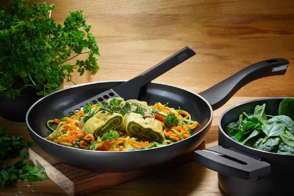 Listing/manufacturer/sSupplier/314 Berndes Frying Pan B. Green Alu Recycled, Black