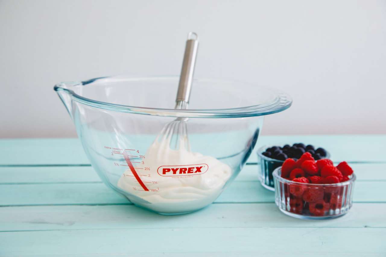 Pyrex Pyrex Bowl Made Of Thick-walled Borosilicate Glass With Wide Spout & Handle