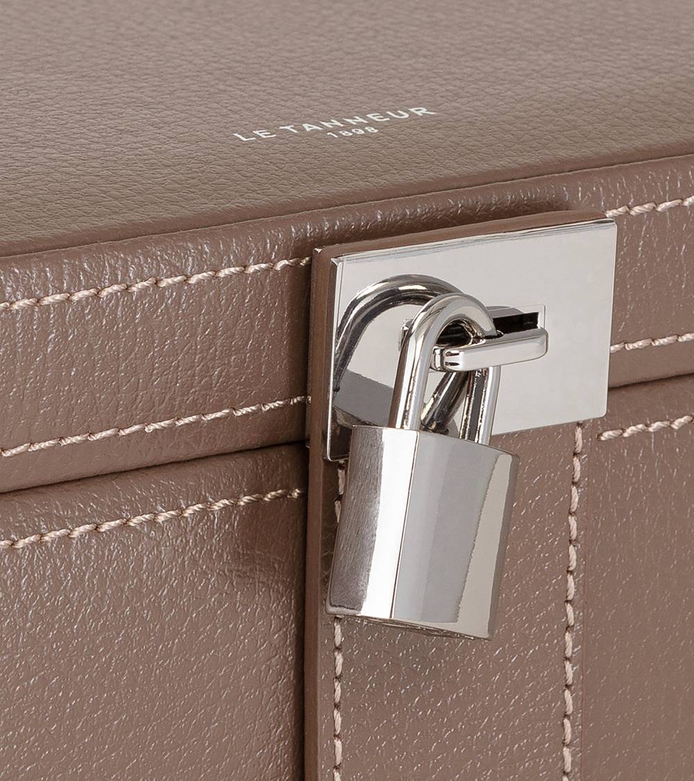 Letanneur SCHLIESSEN SIE SICH UNS HIER AN