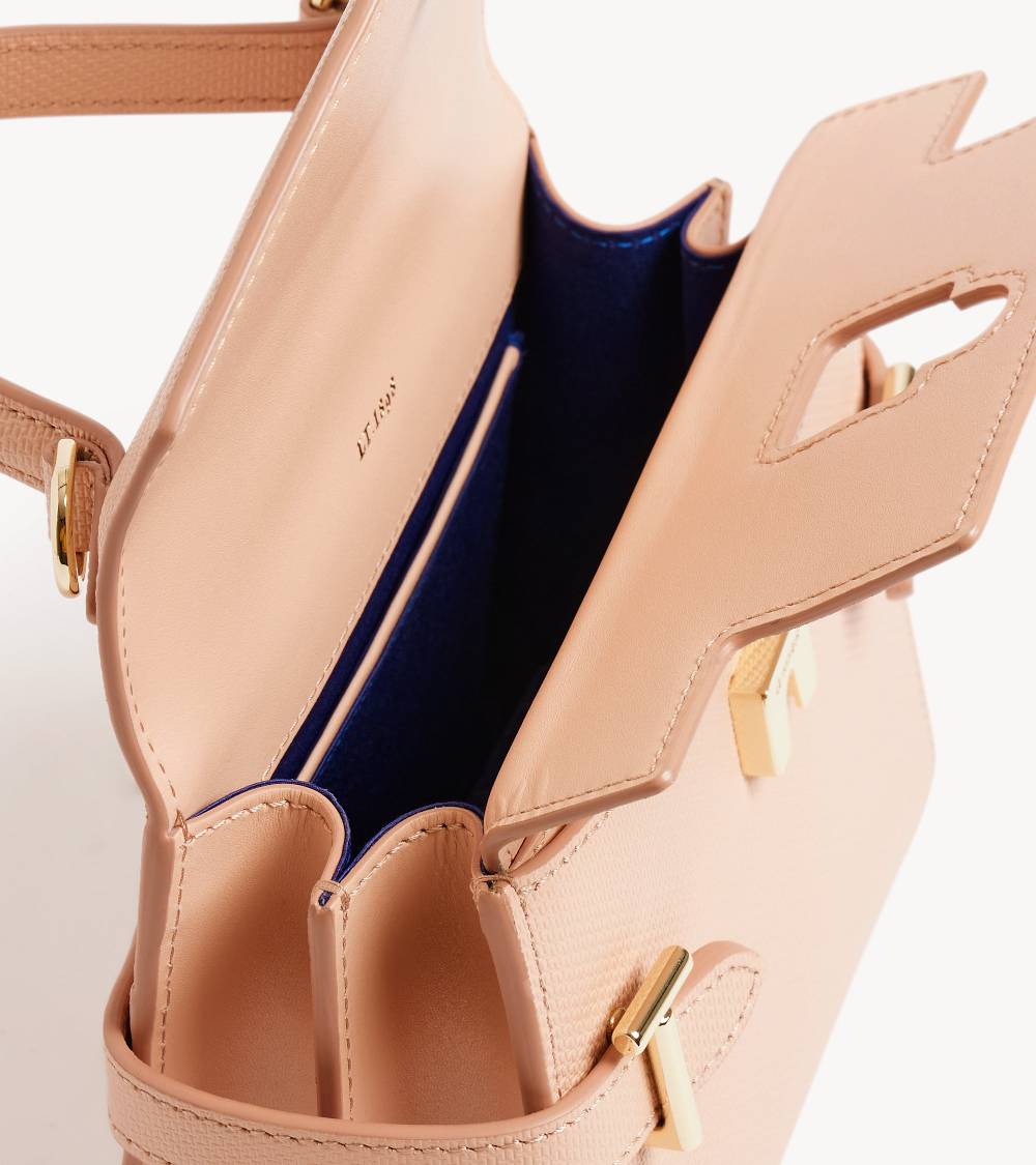 Letanneur SCHLIESSEN SIE SICH UNS HIER AN