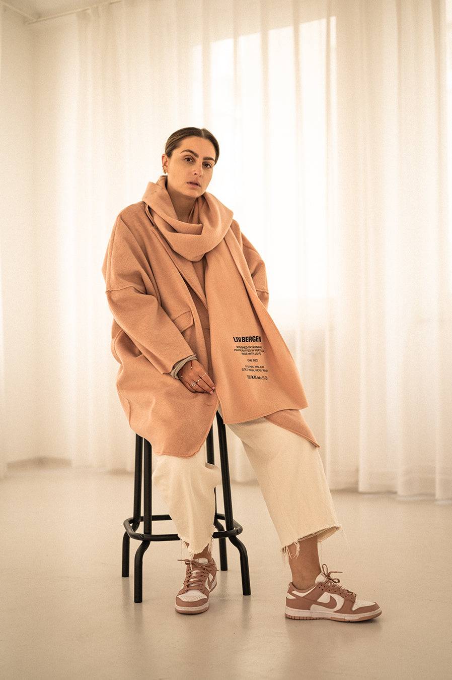 Liv Bergen Oversized Mantel In Powder