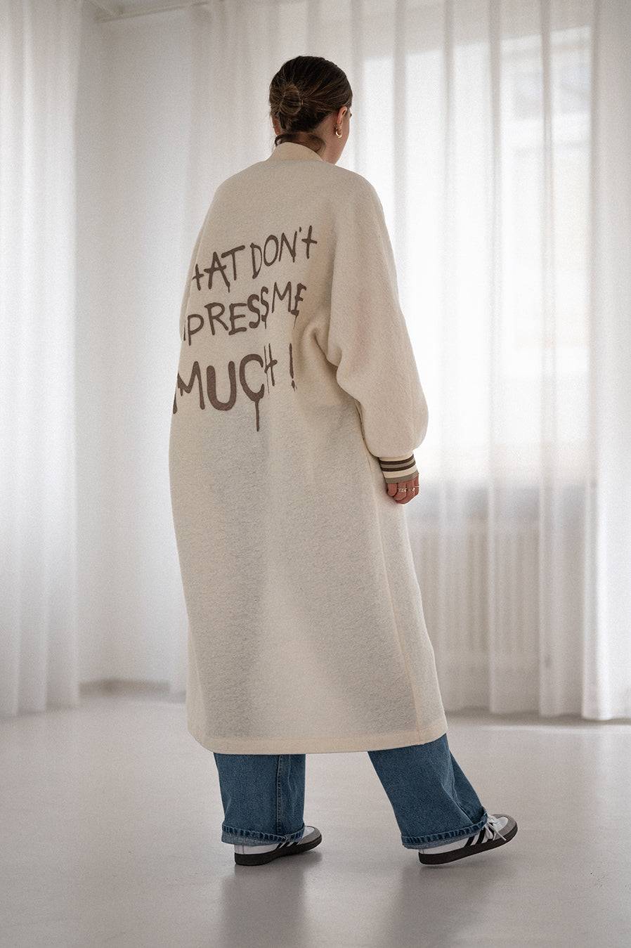 Liv Bergen Mantel "THAT DON'T IMPRESS ME MUCH" In Creme