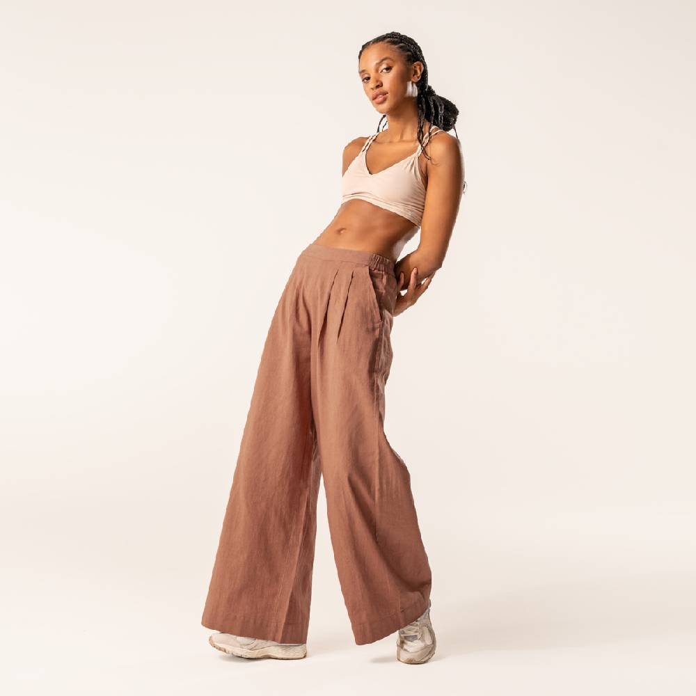 LIVING CRAFTS DUYEN - Weite Bundfaltenhose - Brown