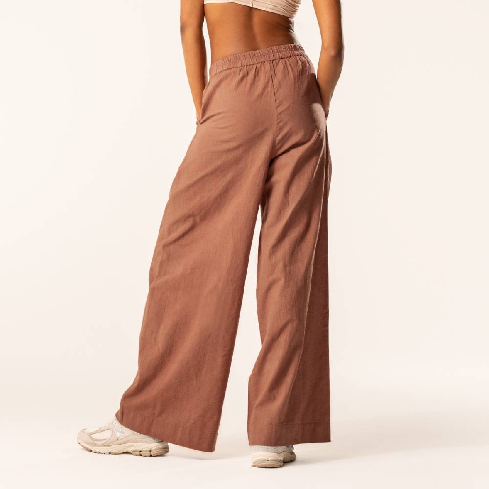LIVING CRAFTS DUYEN - Weite Bundfaltenhose - Brown