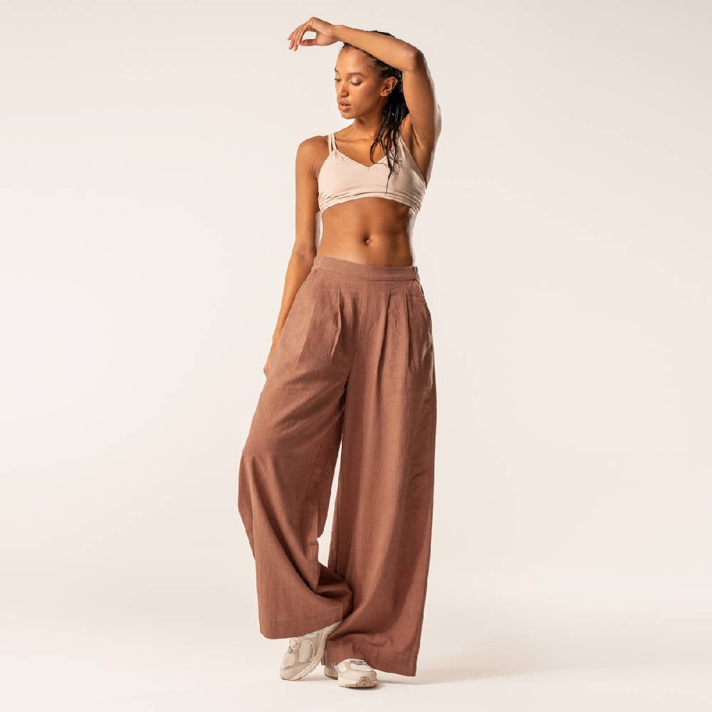 LIVING CRAFTS DUYEN - Weite Bundfaltenhose - Brown