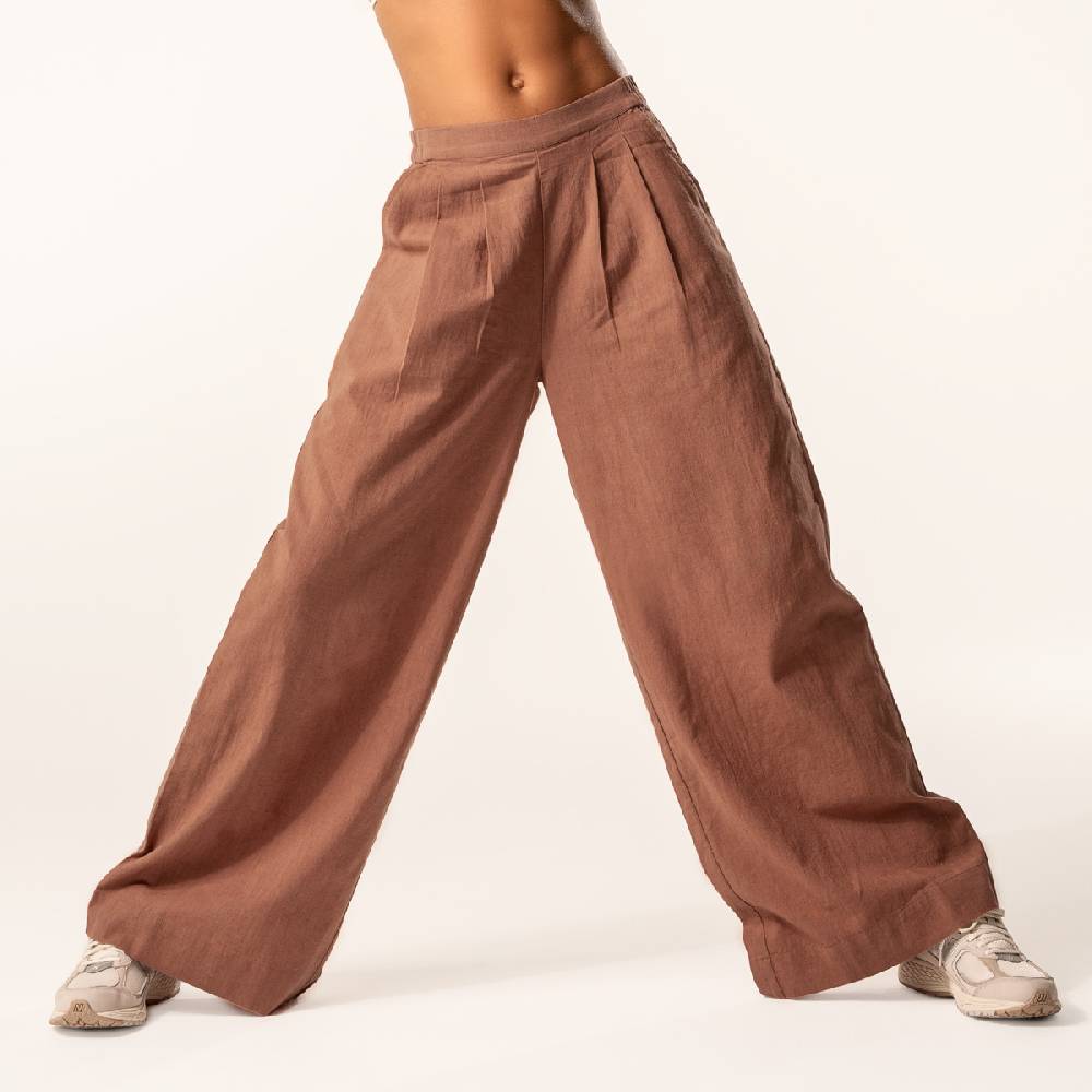 LIVING CRAFTS DUYEN - Weite Bundfaltenhose - Brown