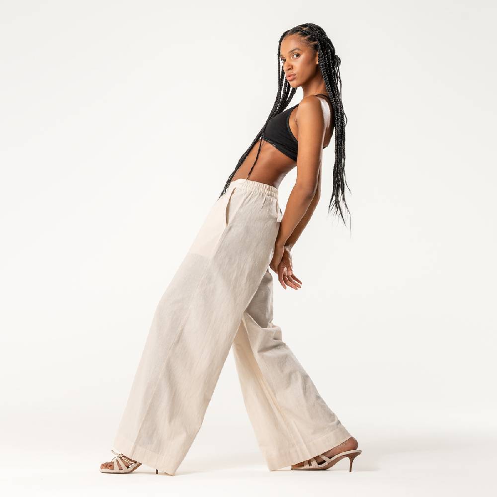 LIVING CRAFTS DUYEN - Weite Bundfaltenhose - Sand