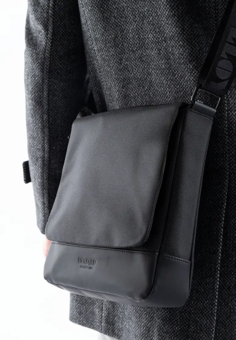 Lloyd Messenger Bag Art. C24-12000-RA