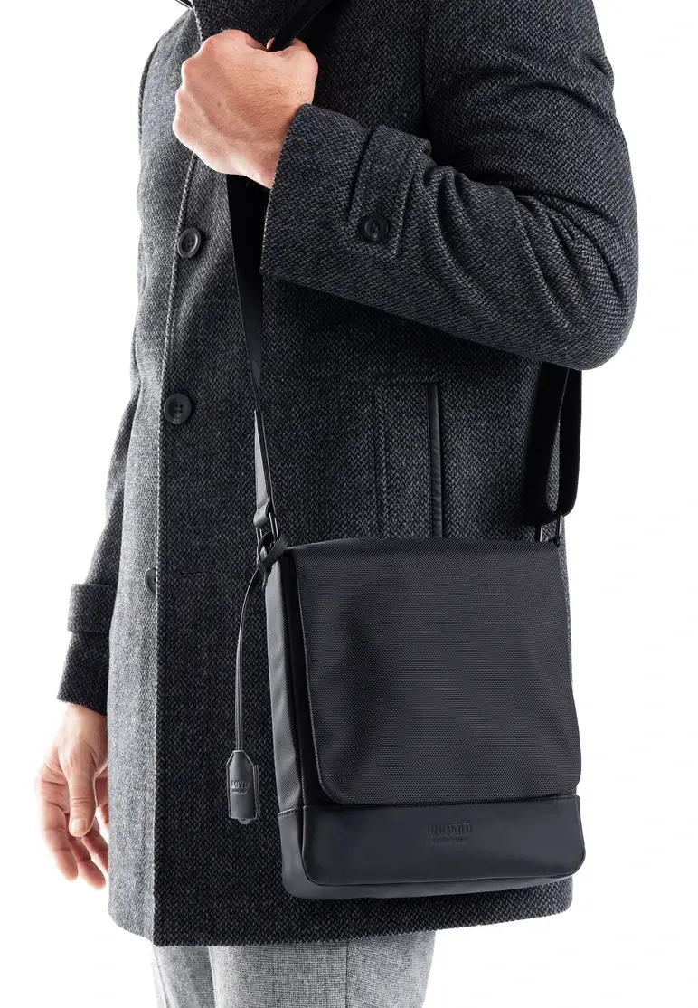 Lloyd Messenger Bag Art. C24-12000-RA