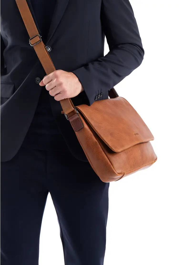 Lloyd MESSENGER BAG Art. C24-12010-OG