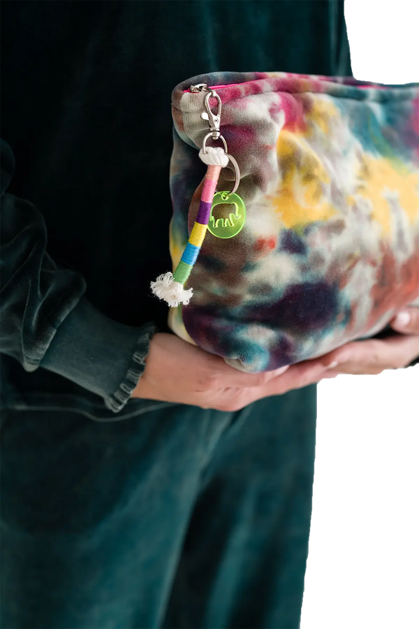 Love Joy Victory POUCH Batik Luce