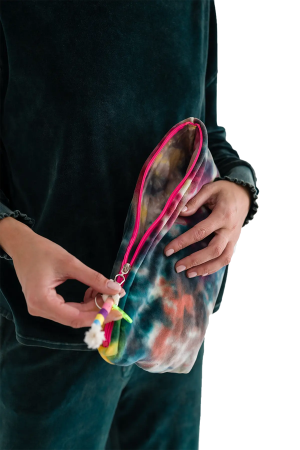 Love Joy Victory POUCH Batik Luce