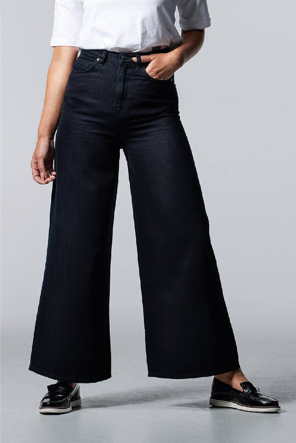 Lovjoi Wide Cropped Jeans BARLERIA Black Overdyed