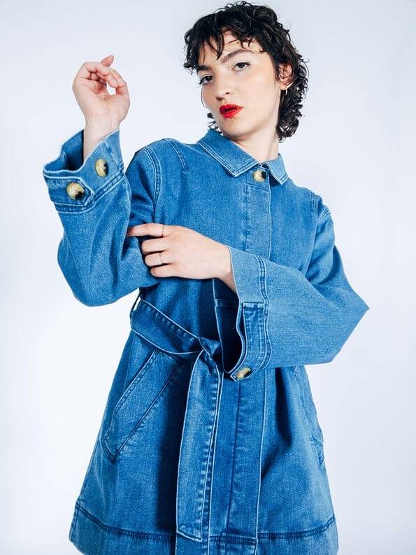 Mademoiselle YéYé Jeans Kurzmantel Im Trenchstil Mit Weiten Ärmeln Aus Bio-Baumwolle