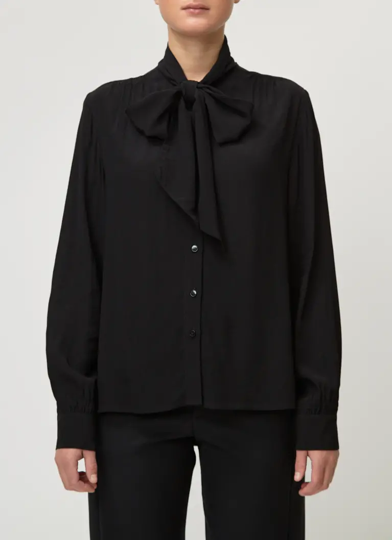 Maerz Muenchen Schluppenbluse100% ViskoseArt. Nr. 119600-595