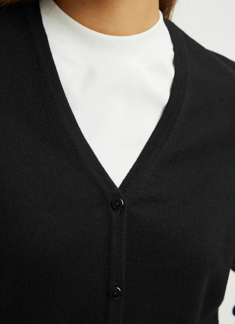 Maerz Muenchen Strickjacke100% MerinowolleArt. Nr. 200900-595