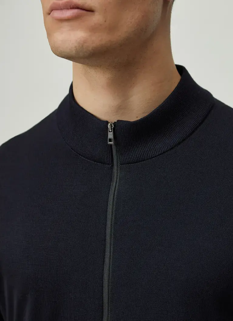 Maerz Muenchen Strickjacke100% MerinowolleArt. Nr. 507100-399