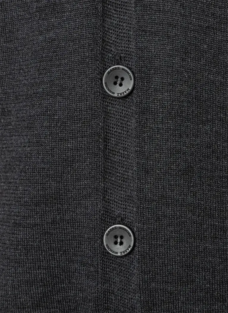 Maerz Muenchen Strickjacke100% MerinowolleArt. Nr. 590890-591